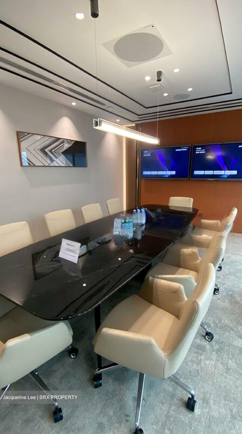 Gateway East (D7), Office #489331341
